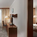 Pinia & Otel