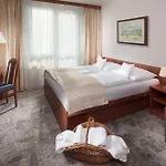 Pinia & Otel 4*