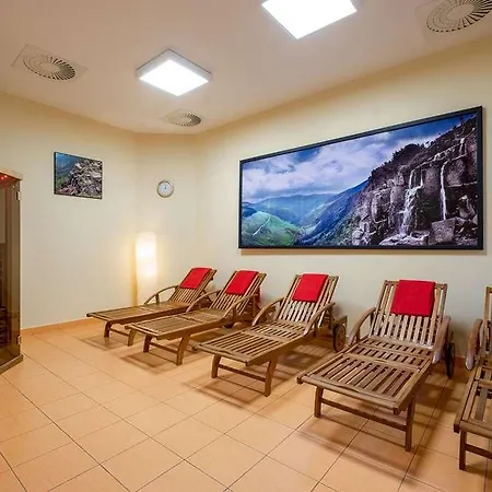 Pinia & Hotell