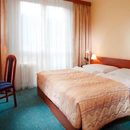 Pinia & Hotell 4*