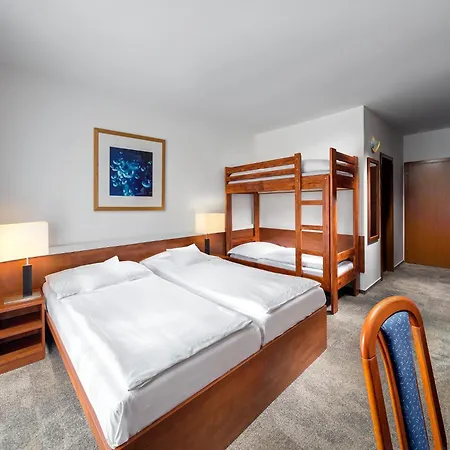 Hotell Pinia &