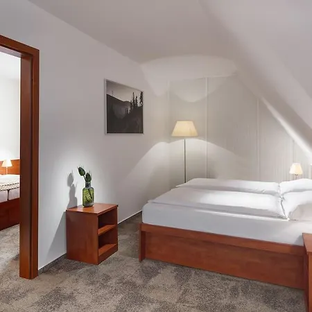 Pinia & Hotel 4*