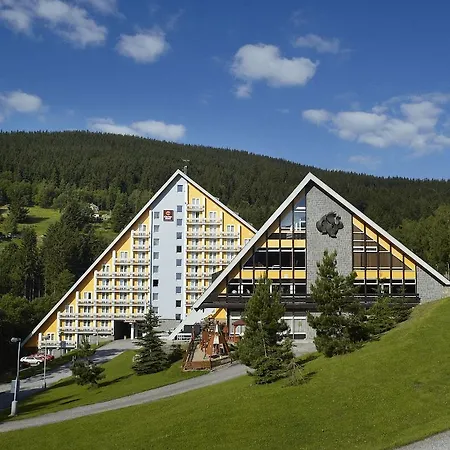 Pinia & Hotel