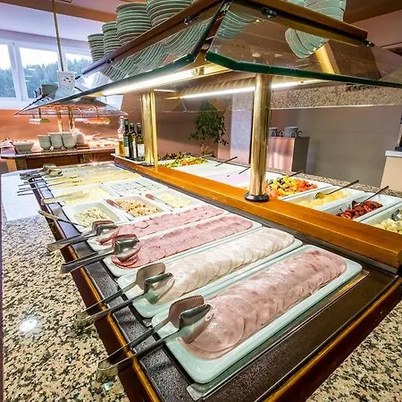 Pinia & Hotel