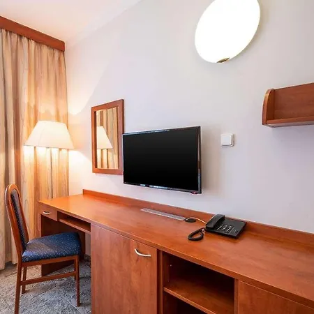 Pinia & Hotel