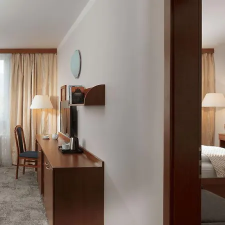 Pinia & Hotel