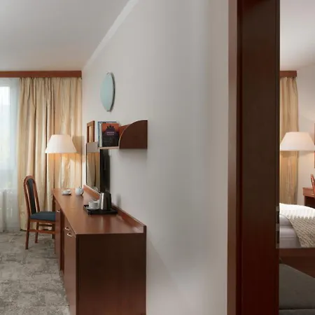Pinia & Hotel