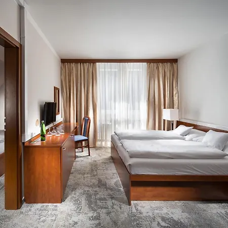 Pinia & Hotel 4*
