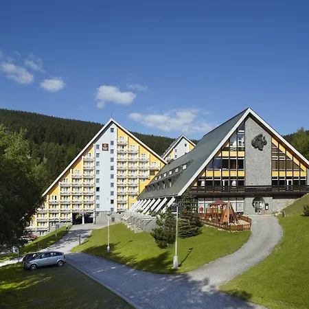 Pinia & Hotel 4*
