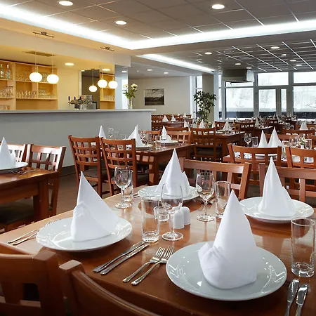 Hotel Pinia &