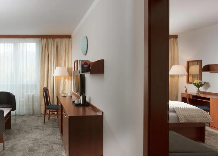 Pinia & Hotel