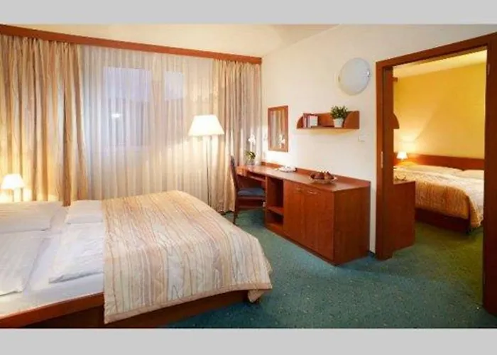 Hotel Pinia &